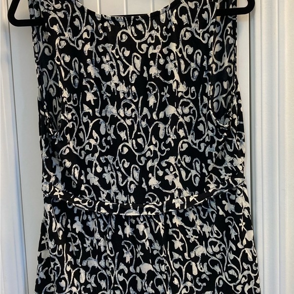 Lucky Brand Size Large Black & White Sleeveless Peplum Top V Neck - Picture 6 of 9